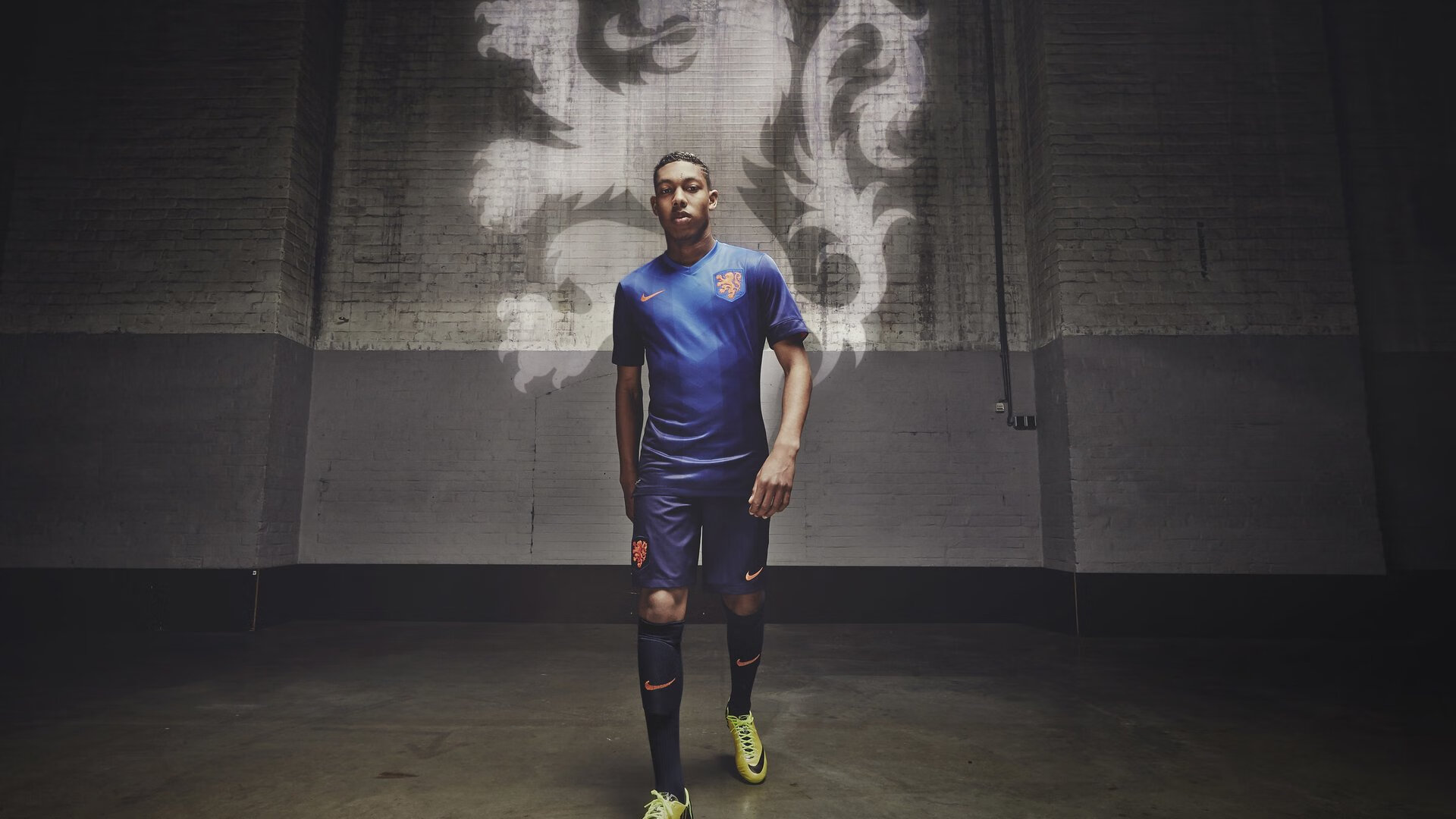 kaiyun.com-维拉控球主导多次组织破门尝试，维拉球队老板